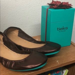 Raspberry Truffle Tieks